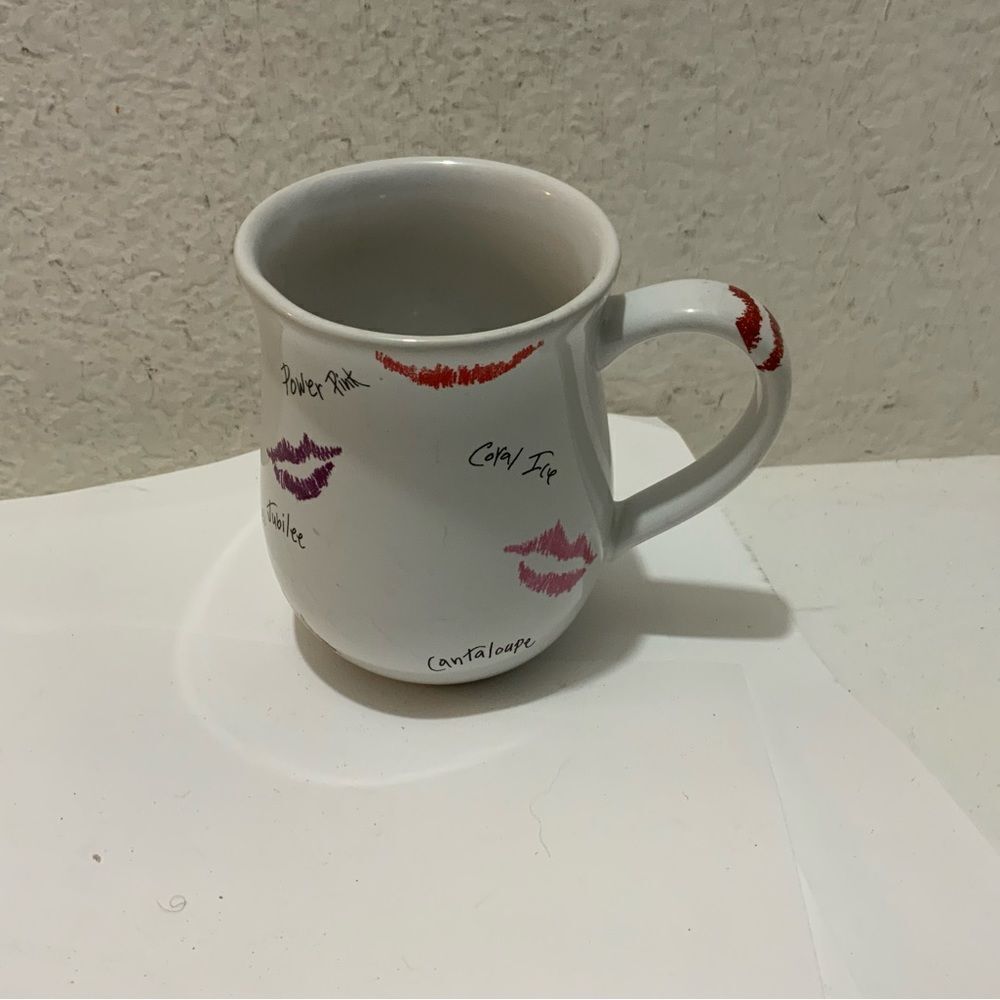 MARY KAY Lipstick Kiss Red Lips White Ceramic Coffee Tea Mug 14oz Collectible B7